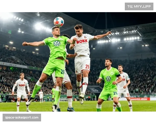 沃尔夫斯堡在封闭训练中重点演练4-4-2中场菱形防守，旨在封锁对手中路推进